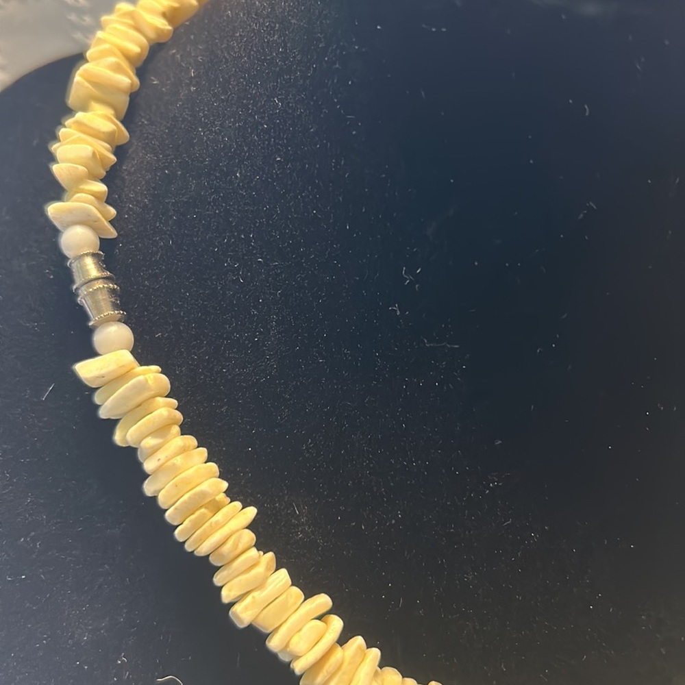 Yellow Shell Necklace. - Picture 3 of 3